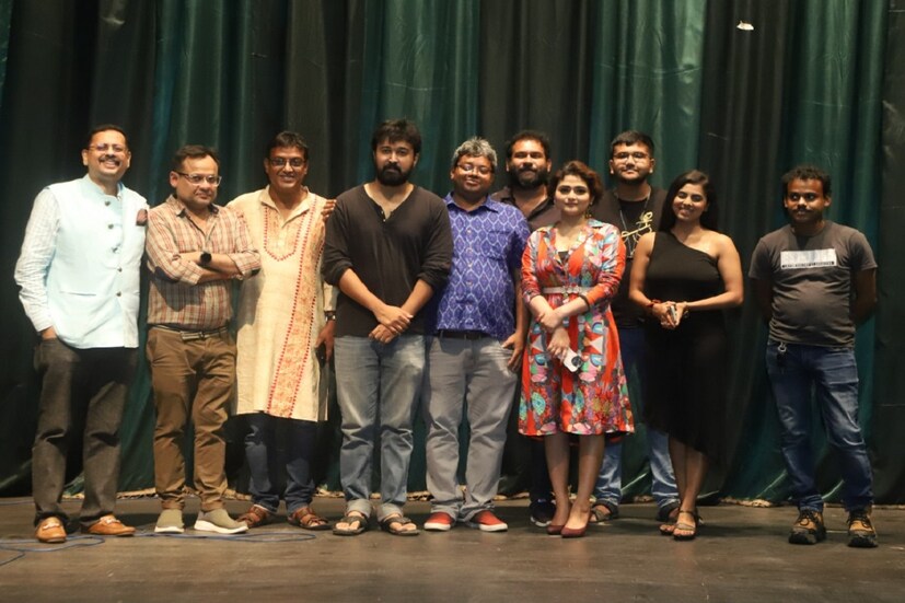 সম্প্রতি শহর কলকাতায় হয়ে গেল এই ছবির প্রচার। ছবিটির কলাকুশলী ছাড়াও টলিপাড়ার অনেক বিশিষ্ট মুখকে দেখা গেল সেখানে। তবে ছবির আগের যে উন্মাদনা, তা ছবিমুক্তির পর দেখা যাবে কিনা তা দেখার অপেক্ষা...