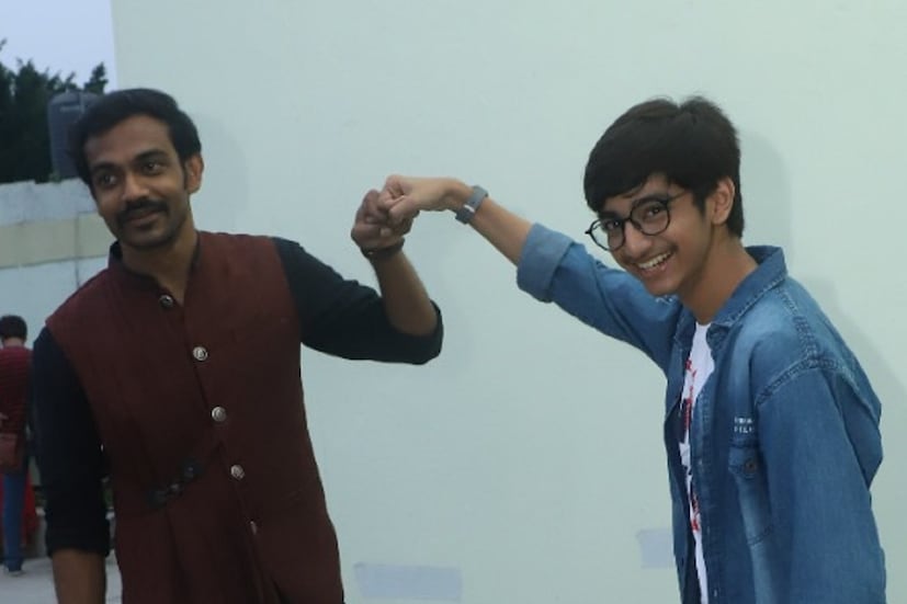 'জনি বনি'-র ট্রেলার প্রায় ২ লক্ষ ভিউয়ারের কাছে পৌঁছে গিয়েছে! ট্রেলারের পর টাইটেল ট্র্যাক নিয়ে ইতিমধ্যেই মাতামাতি শুরু হয়েছে দর্শকমহলে। 