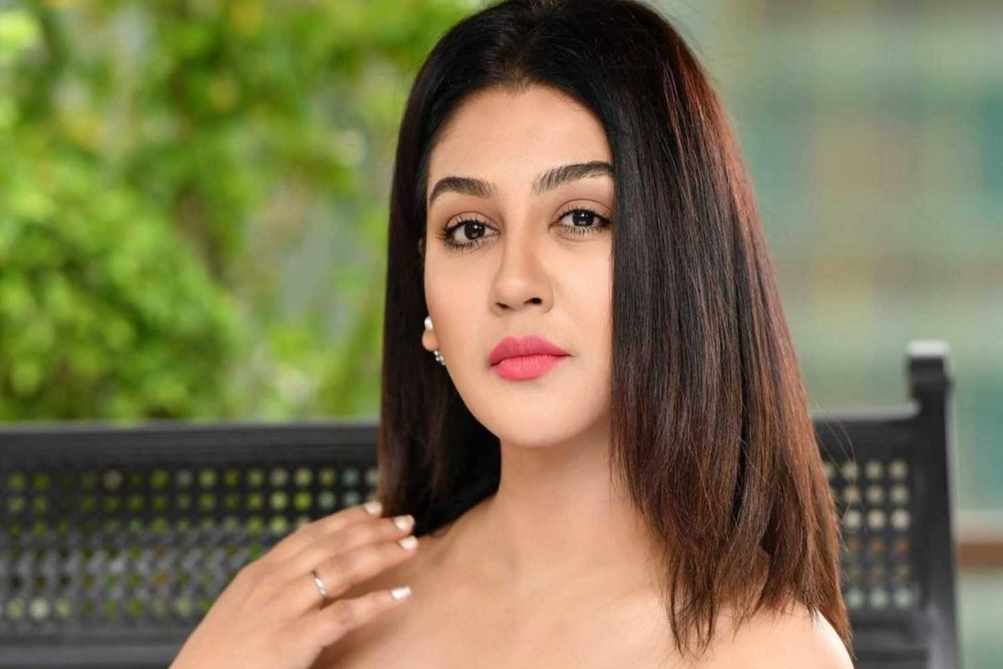 আমরা কি ছবি বানাব না? বাংলাদেশে চলচ্চিত্রের উপর শর্ত আরোপের প্রতিবাদে জয়া