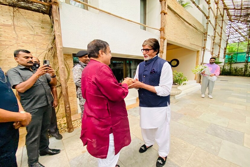 মুম্বইয়ে অমিতাভ বচ্চনের সঙ্গে দেখা করলেন সড়ক পরিবহণ মন্ত্রী নিতিন গডকড়ী।