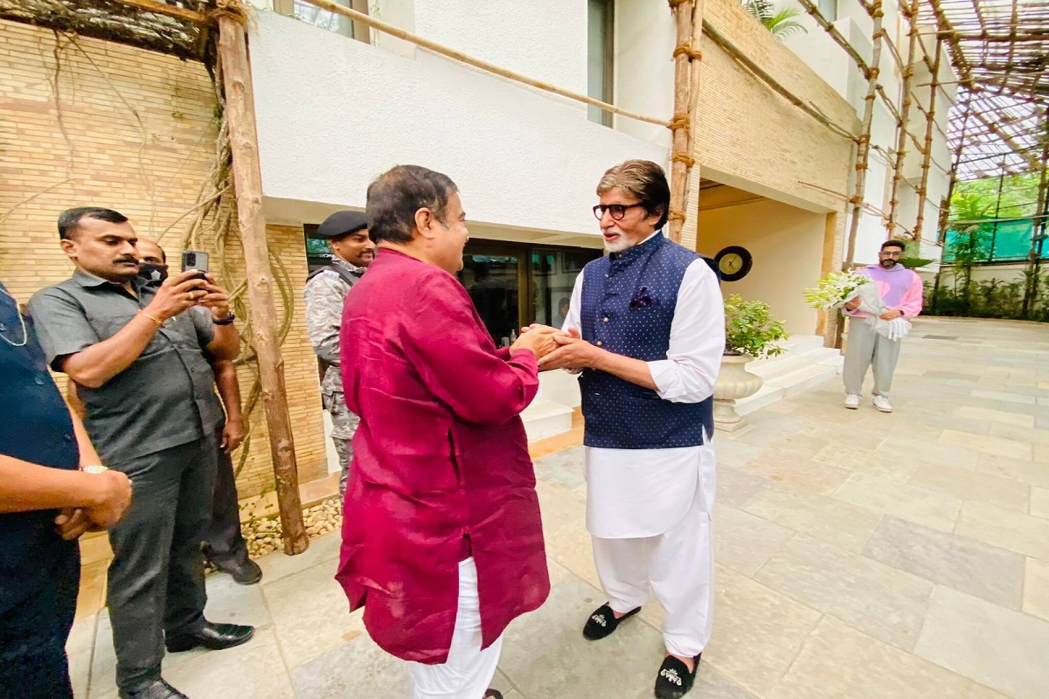 অমিতাভের সঙ্গে দেখা করলেন নিতিন গডকড়ী, 'সড়ক সুরক্ষা অভিযান'-এ থাকছেন বিগ বি