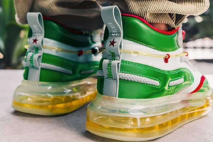 এই অসাধারণ জুতোর ডিজ়াইনার ডমিনিক সিয়ামব্রোম। তাঁকে সারা বিশ্ব জুতোর সার্জেন বলে চেনে। এই জুতোর সোলে বিয়ার রাখা যাবে।