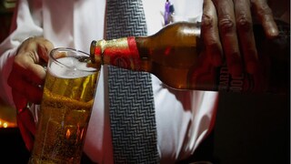 লিভারের ক্ষতি করলে চলবে না, রোজ তাহলে ঠিক কতটা মদ খাওয়া যেতে পারে?