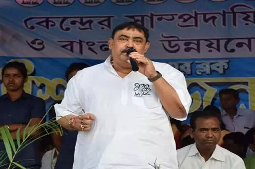 আর এক অনুব্রত ঘনিষ্ঠ বিদ্যুৎবরণ গায়েনের নামে ৩২টি সম্পত্তির খোঁজ পেয়েছে সিবিআই৷ বিদ্যুৎ বরণের স্ত্রী মহুয়া গায়েনের নামে দু'টি ও মেয়ে অনুশ্রীর নামেও একটি সম্পত্তির খোঁজ মিলেছে৷ 