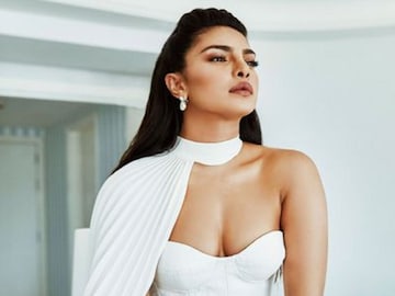 শুধু অভিনয় নয়, প্রিয়াঙ্কা চোপড়ার থেকে সৌন্দর্য ফুটিয়ে তোলার কৌশলও শিখতে হবে! দেখে নিন কীভাবে