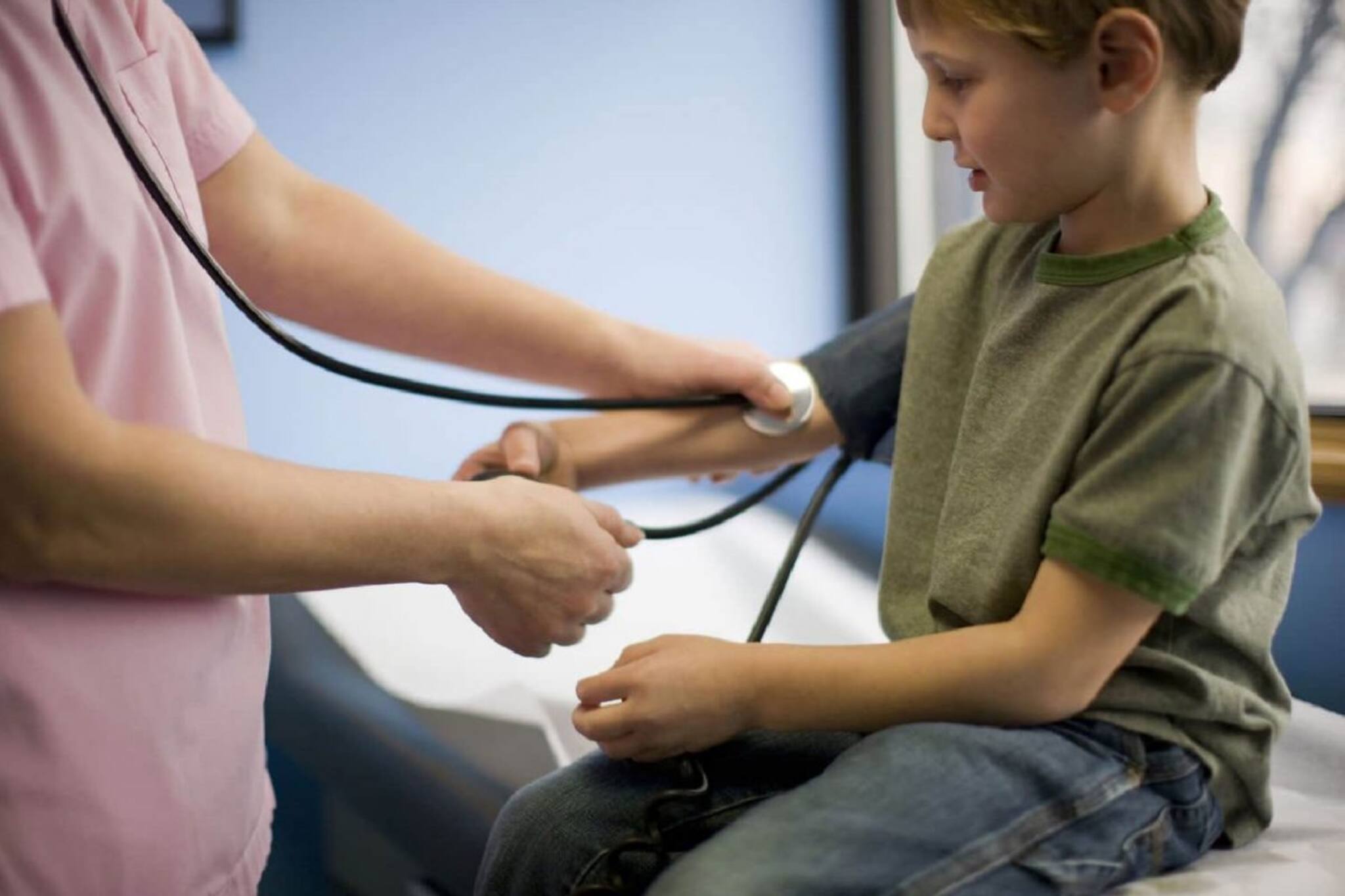 বাচ্চাদের মধ্যে বাড়ছে উচ্চ রক্তচাপের ঝুঁকি, ভয়াবহ হওয়ার আগে জেনে নিন কী করবেন