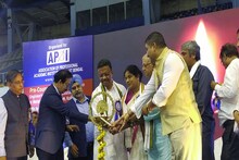 ২০২৩-এ পড়া শেষ করলেই চাকরি বাংলায়! কম্পিউটারে বামেদের বিঁধে ঘোষণা ফিরহাদের