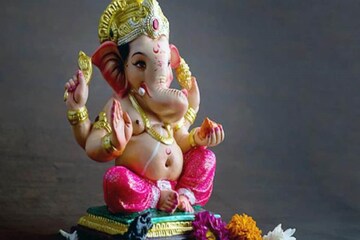 শাহরুখ-সলমন থেকে হিনা খান, ভেঙেছেন রীতি-ধর্মীয় বেড়াজালও, গণেশ চতুর্থীতে মাতেন