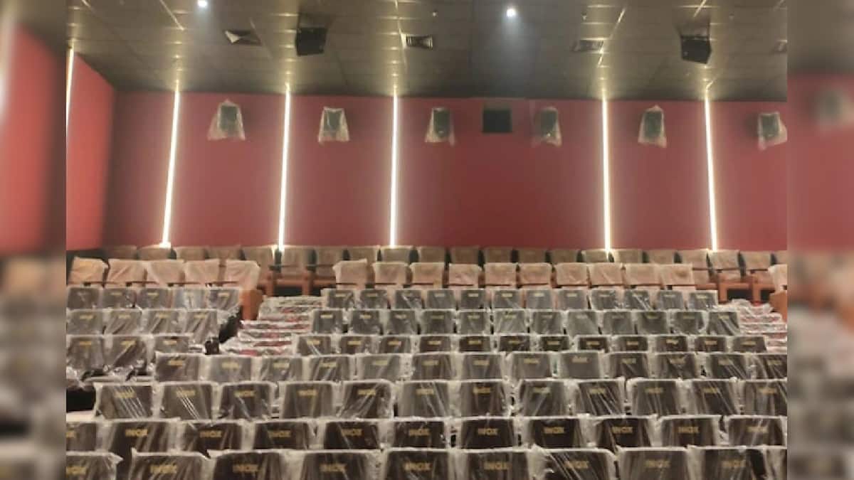 কাশ্মীরে সিনেমা হল খুলছে ৩০ বছর পর! আনন্দের সীমা নেই পাহাড়ের বাসিন্দাদের কাশ্মীরে সিনেমা হল খুলছে ৩০ বছর পর! আনন্দের সীমা নেই পাহাড়ের বাসিন্দাদের