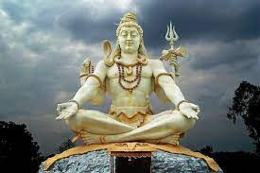 শ্রাবণ মাসে বেলপাতার উপরে সাদা চন্দন দিয়ে ওম্ লিখে মহাদেবকে অর্পিত করলে জীবন আরও সুন্দর ও সুরক্ষিত হয় ৷ প্রতীকী ছবি ৷