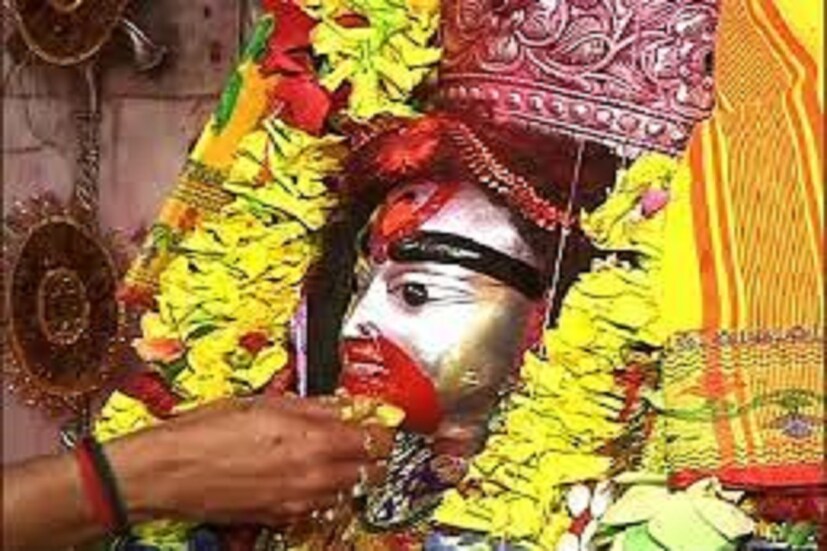 কৌশিকী আমাবস্যার রাতকে তারারাত বলা হয় কেননা এই অমাবস্যার রাতে একই সঙ্গে স্বর্গ ও নরকের দরজা খোলে সেই সময়ে যিনি সাধক তিনিই ঠিক করবেন কী গ্রহণ করবেন না করবেন না ৷ প্রতীকী ছবি ৷