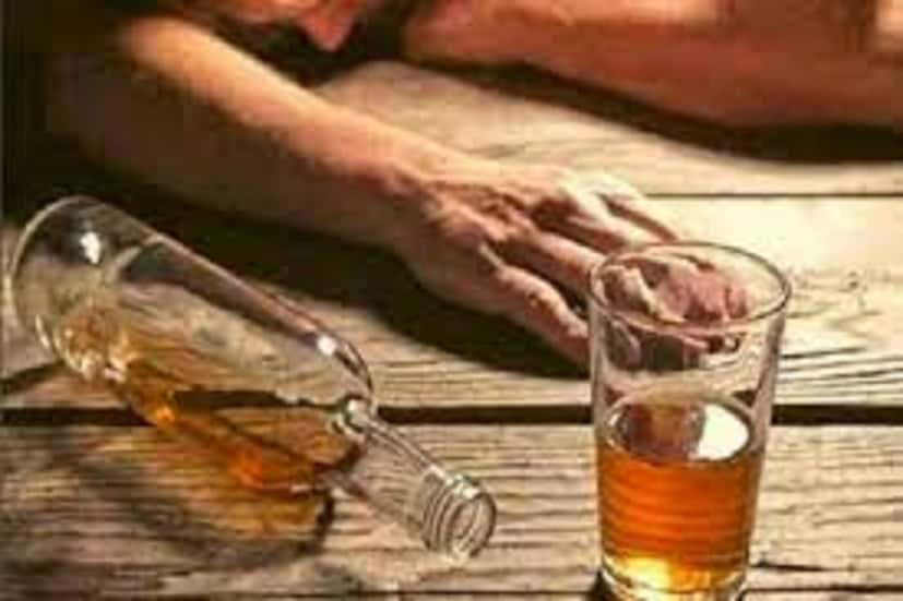 যদি স্বপ্নে মদ ছুঁড়ে ফেলে দেওয়ার স্বপ্ন দেখলে বুঝতে পারা যায় কারও জীবনে চ্যালেঞ্জ অতি সহজেই গ্রহণ করতে পারেন, সেই চ্যালেঞ্জ অতিক্রম করতে পারেন ৷ প্রতীকী ছবি ৷