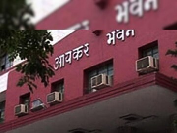 কলকাতায় ৩০টি জায়গায় আয়কর হানা