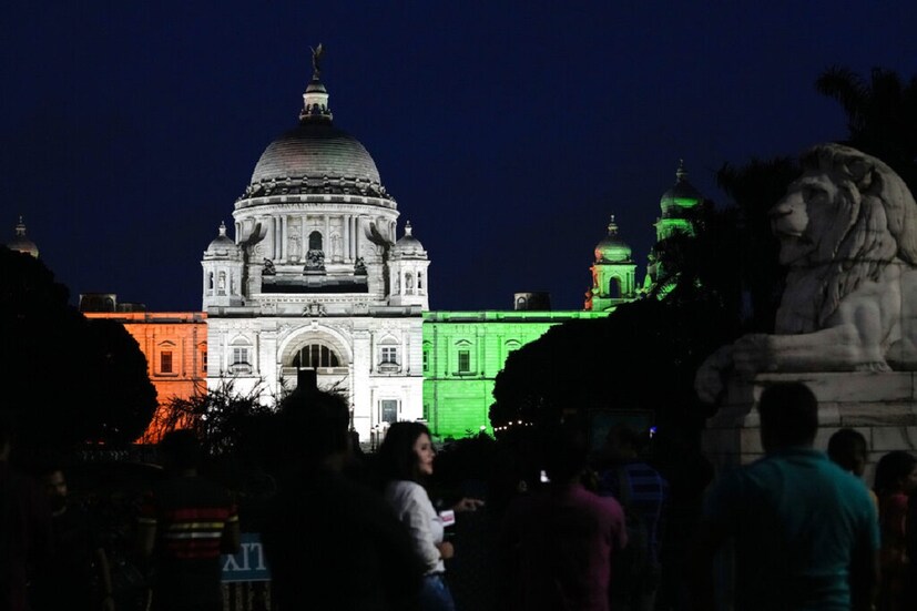 এই হিসাবে যদি দেখা যাবে, ভারতে মোট ৭৬টি স্বাধীনতা দিবস পালিত হয়েছে. সেই হিসাবে এটি ৭৬তম স্বাধীনতা দিবস পালিত হচ্ছে দেশ জুড়ে। সেই কারণেই ধাঁধা তৈরি হচ্ছে মানুষের মনে। (AP Photo/Bikas Das)