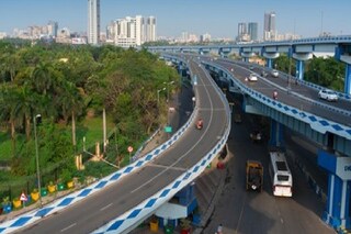 সাতসকালে মা ফ্লাইওভারে দুর্ঘটনা৷