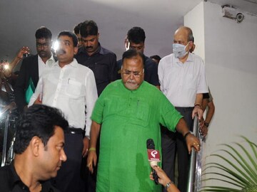 সাংগঠনিক রদবদলে কি মুক্ত হল পার্থ ছায়া? 