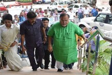 জেলে ঢুকেই ফুলতে শুরু করেছে পার্থর পা! এবার কি তবে হাসপাতাল? ছড়াচ্ছে জল্পনা জেলে ঢুকেই ফুলতে শুরু করেছে পার্থর পা! এবার কি তবে হাসপাতাল? ছড়াচ্ছে জল্পনা