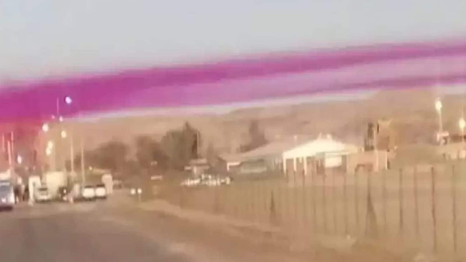 আকাশে বেগুনি রঙের মেঘ ! চিলির এই ছবি দেখে অবাক গোটা বিশ্ব আকাশে বেগুনি রঙের মেঘ ! চিলির এই ছবি দেখে অবাক গোটা বিশ্ব