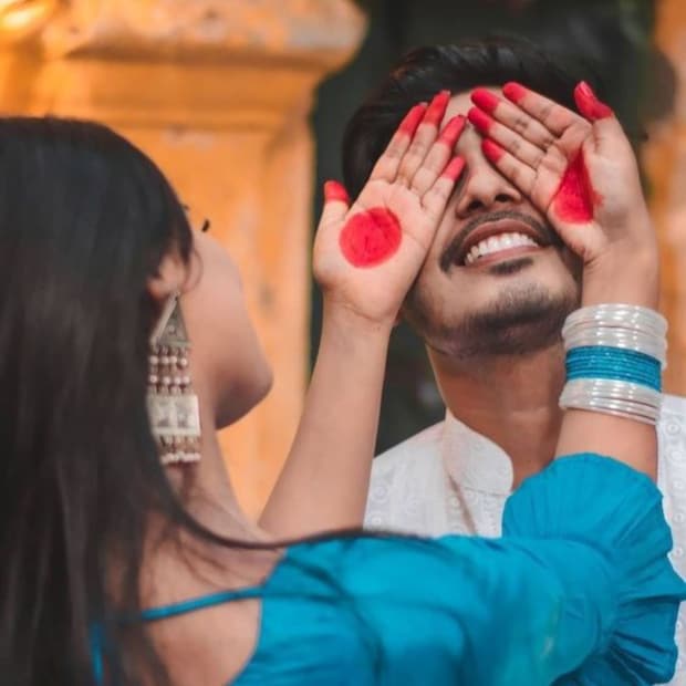 সেখানেই প্রকাশ্যে এসেছে আশ্চর্য তথ্য, সাধারণত ১২টি পেশার মানুষের মধ্যে পরকীয়ার প্রবণতা সর্বাধিক। কিন্তু কী কী সেই পেশা? এই রইল তালিকা।