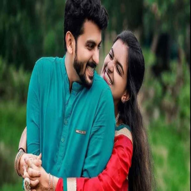 জানুয়ারিতে জন্ম যাদের: আপনি যদি জানুয়ারি মাসে জন্মগ্রহণ করেন, তাহলে আপনার ব্যক্তিত্ব খুবই আকর্ষণীয় এবং বিপরীত লিঙ্গের ব্যক্তিরা খুব সহজেই আপনার প্রতি আকৃষ্ট হয়। যখন প্রেম প্রকাশের প্রশ্ন আসে তখন আপনাকে খুব রোমান্টিক বলে মনে হয়। আপনি আপনার সঙ্গীর হাসির জন্য আপনার সব দিতে পারেন। আপনি ভালোবাসা দেখানোর কোনও সুযোগ মিস করেন না। আপনার যৌন জীবনও চমৎকার। আপনি খুব দুঃসাহসী। আপনার জীবনে যে ব্যক্তি আসবে সে সত্যিই ভাগ্যবান।