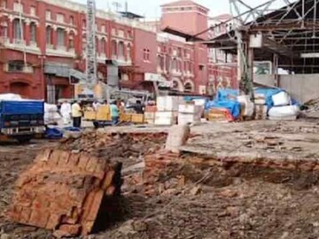 চলছে খননকার্য. নিজস্ব চিত্র