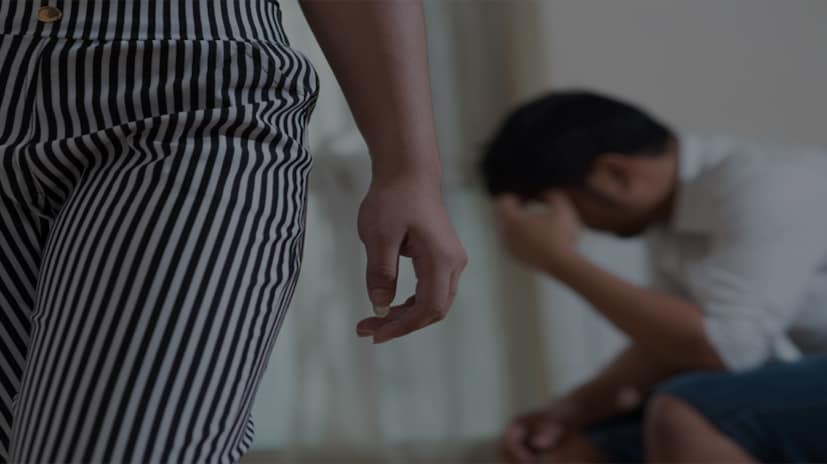 এই পরিস্থিতিতে সতর্ক হয়ে যাওয়াটা খুবই প্রয়োজনীয়। তবেই আপনি ভালো থাকতে পারবেন। এক্ষেত্রে বিষাক্ত সম্পর্কের সাইন বা লক্ষণগুলি জেনে নেওয়া জরুরি। কী ভাবে বেরিয়ে আসবেন জেনে নিন তার টিপস-ও।