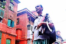 কলকাতার ভিতর আরেক কলকাতা! লুপ্তপ্রায় ভিস্তিদের নিয়ে তথ্যচিত্র বানালেন রাজাদিত্য