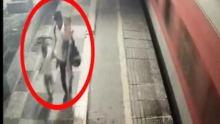 বিকেল থেকেই এক দম্পতি তাঁদের সন্তানদের নিয়ে পাঁচ নম্বর প্ল্যাটফর্মে বসে ছিলেন