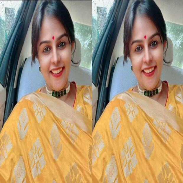 আইএএসের পাশাপাশি প্রিয়াঙ্কা একজন কন্টেমপোরারি নৃত্যশিল্পীও বটে ৷ পাশাপাশি তিনি কবিতাও লেখেন ৷ গান ও আঁকার দিকে ঝোঁক আছে প্রিয়াঙ্কা শুক্লার ৷ ছবি সৌজন্যে ইনস্টাগ্রাম ৷