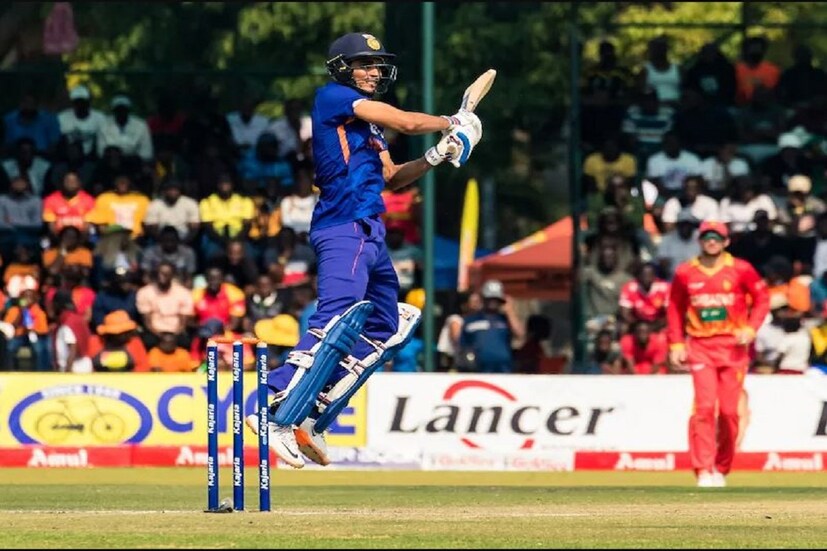 এক বছরের অপেক্ষার শেষে কাঙ্খিত শতরান করে ফেললেন শুভমান গিল৷ ৯৭ বলে ১৩০ রানের দুরন্ত ইনিংস খেলেন তিনি৷ সোমবার নিজের প্রথম আন্তর্জাতিক শতরান পেলেন অনুর্ধ্ব ১৯ বিশ্বকাপ জয়ী৷