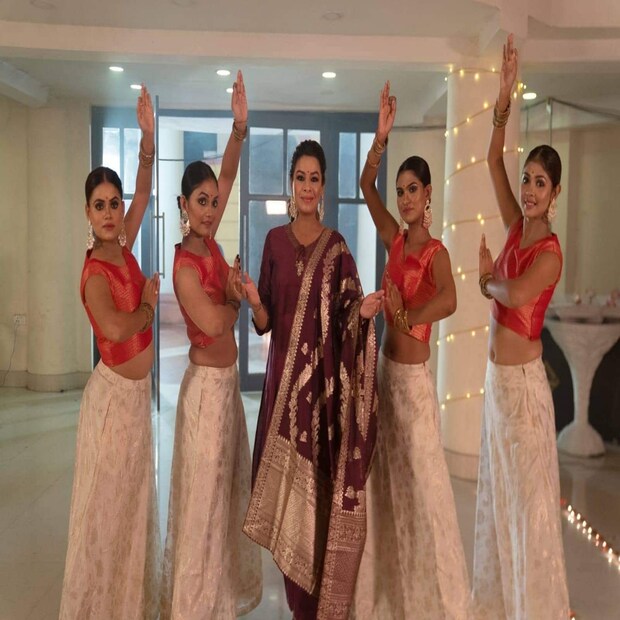 বাংলার অন্যতম প্রশংসিত গায়িকা ইমন চক্রবর্তী তাঁর প্রথম গানের বিশাল সাফল্যের পর সারেগামা-র সঙ্গে তাঁর দ্বিতীয় গান প্রকাশ করলেন। 'আইগিরি নন্দিনী' গানটি গেয়েছেন ইমন চক্রবর্তী এবং সুর করেছেন তাঁর স্বামী নীলাঞ্জন ঘোষ। 