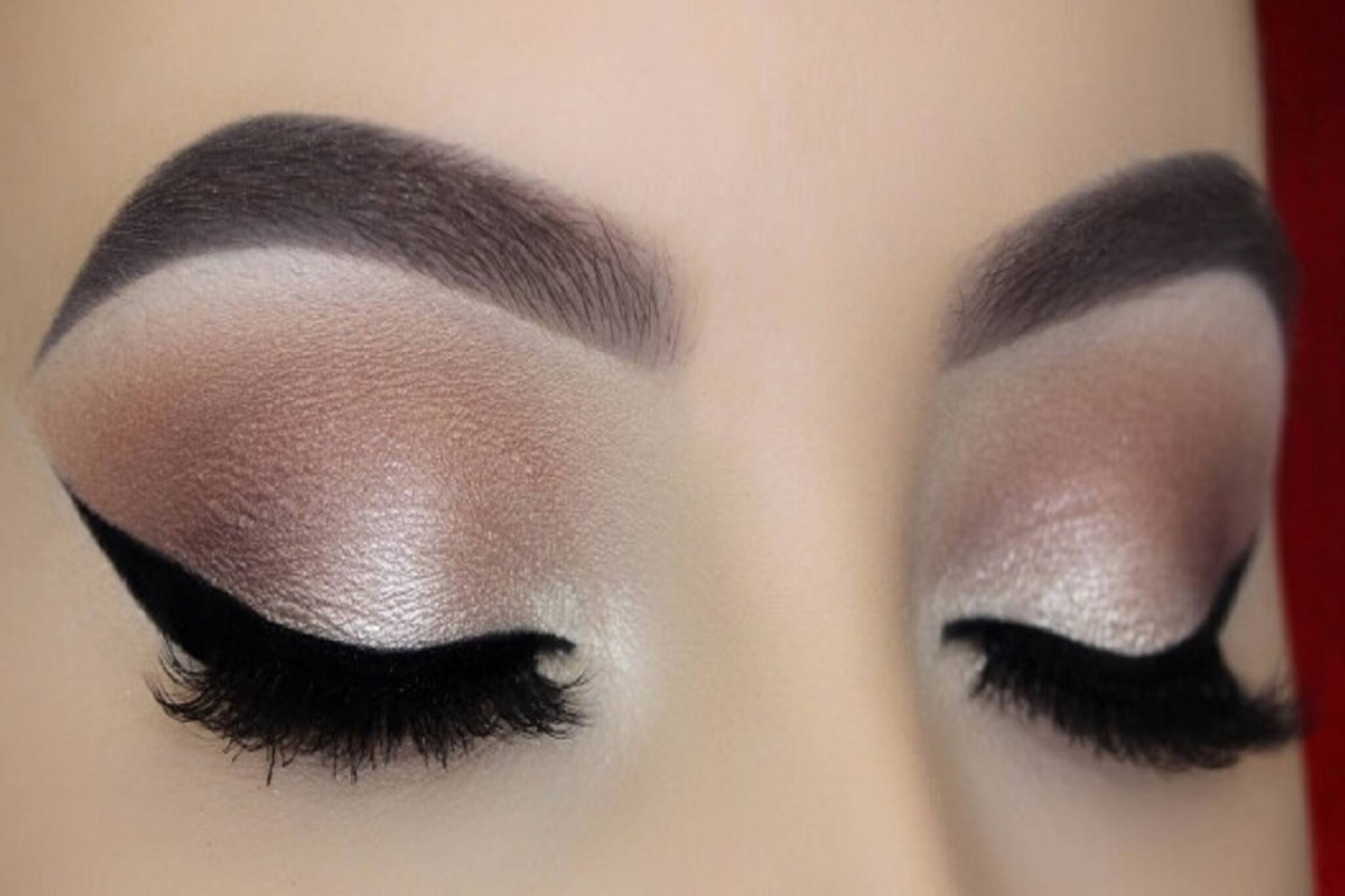 পুজোয় চোখে পড়ার মতো চোখের মেক-আপ করুন! জেনে নিন নতুন চমক