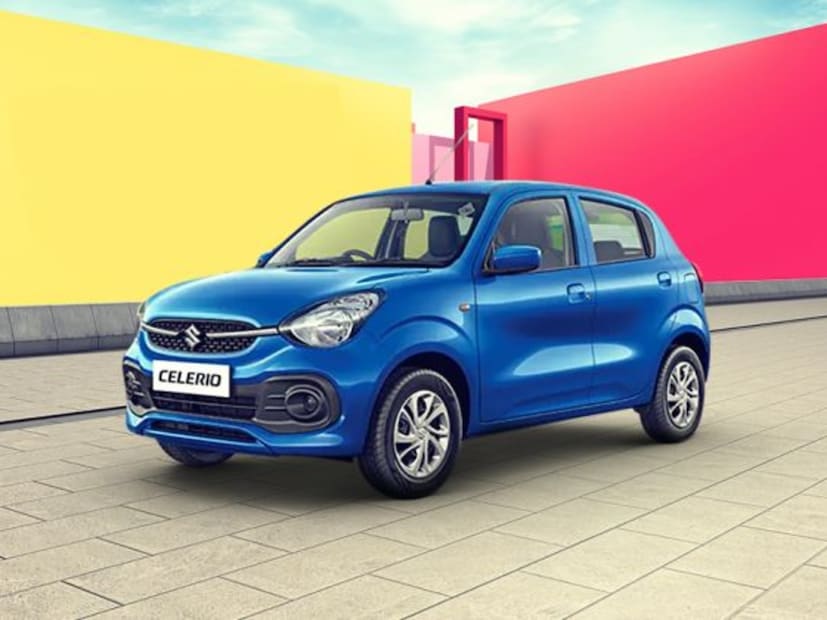 বাজেট গাড়িগুলির মধ্যে যেটা প্রথমে আসে, তা হল Maruti Suzuki Celerio Automatic। এই গাড়িটি শক্তিশালী, অটোমেটিক ট্রান্সমিশনের সঙ্গে চমৎকার মাইলেজও দেয়। Celerio AMT তিনটি মডেলে আসে - ZXI, ZXI+ এবং VXI। দাম ৬.১৩ লক্ষ টাকা থেকে শুরু হয় এবং ৬.৯৪ লক্ষ টাকা (এক্স-শোরুম দিল্লি) পর্যন্ত যায়। এটি ৯৯৮সিসি, তিনটি সিলিন্ডার পেট্রোল ইঞ্জিন সহ ৬৭ এইচপি শক্তি উৎপন্ন করে। মাইলেজ- এক লিটার পেট্রোলে ২৬.৬৮ কিমি চলে৷