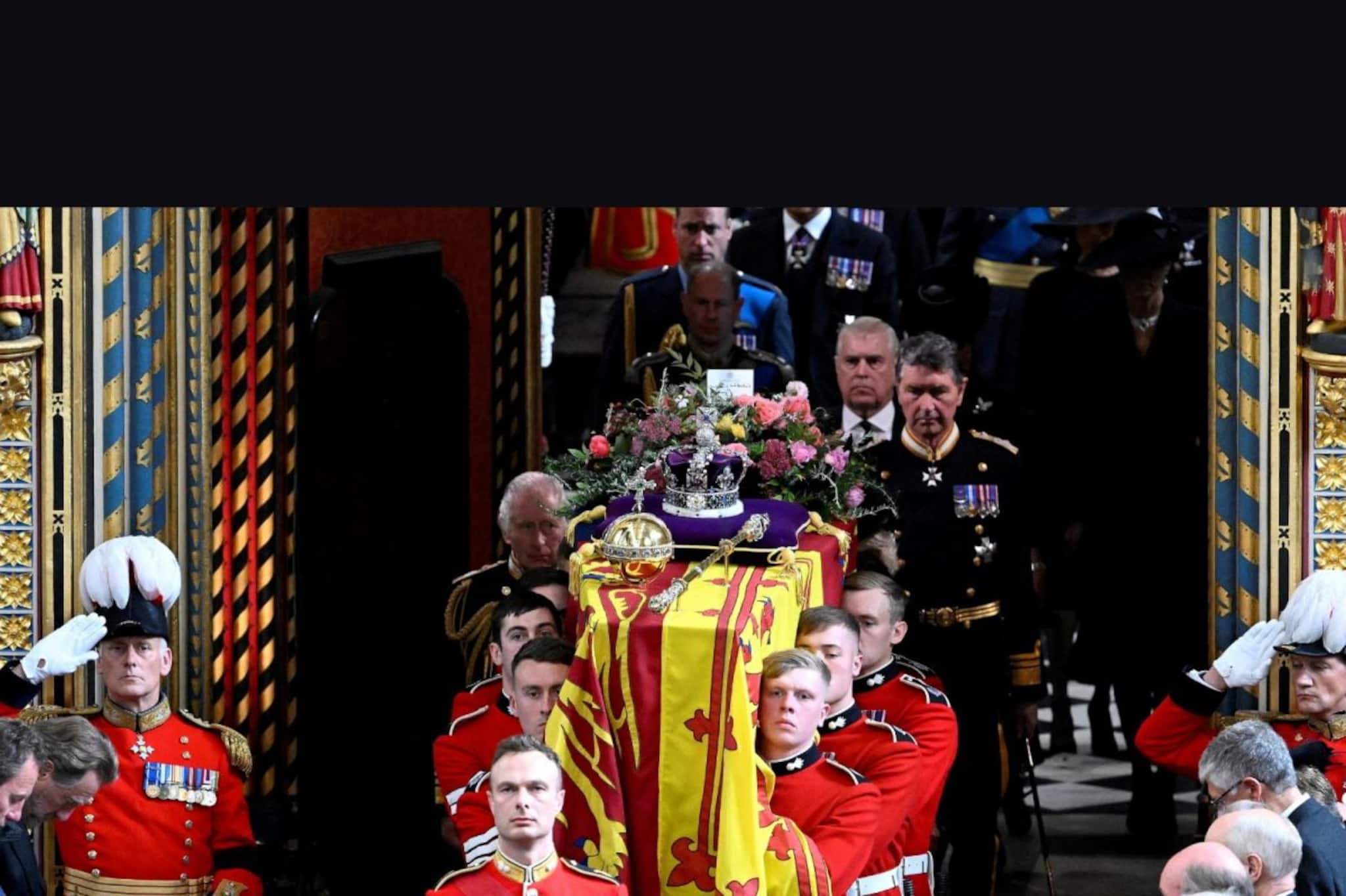 এমা, মিউয়িক, স্যান্ডি, পোষ্যদের ছেড়ে চিরঘুমে রানি, মাটি পড়ল কফিনে, রইল ছবি