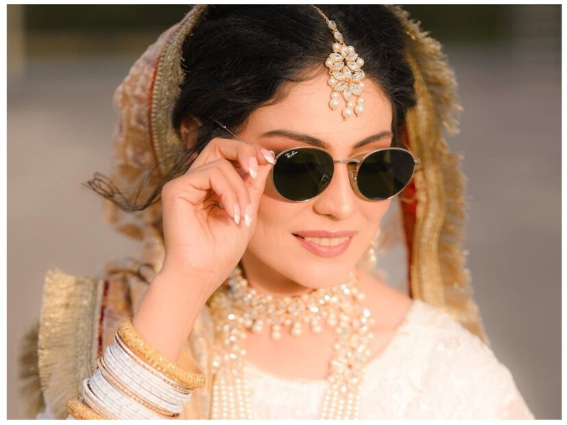 ইনস্টাগ্রামে প্রচুর ফলোয়ার্স রয়েছে এই পাক অলরাউন্ডারের। তিনি মাঝেমধ্যেই তাঁর পরিবারের সদস্যদের সঙ্গে ছবি পোস্ট করেন।