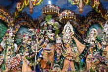 ইসকন মন্দিরের রাধাষ্টমী উৎসব দেখতে হাজারো ভক্তের ভিড়