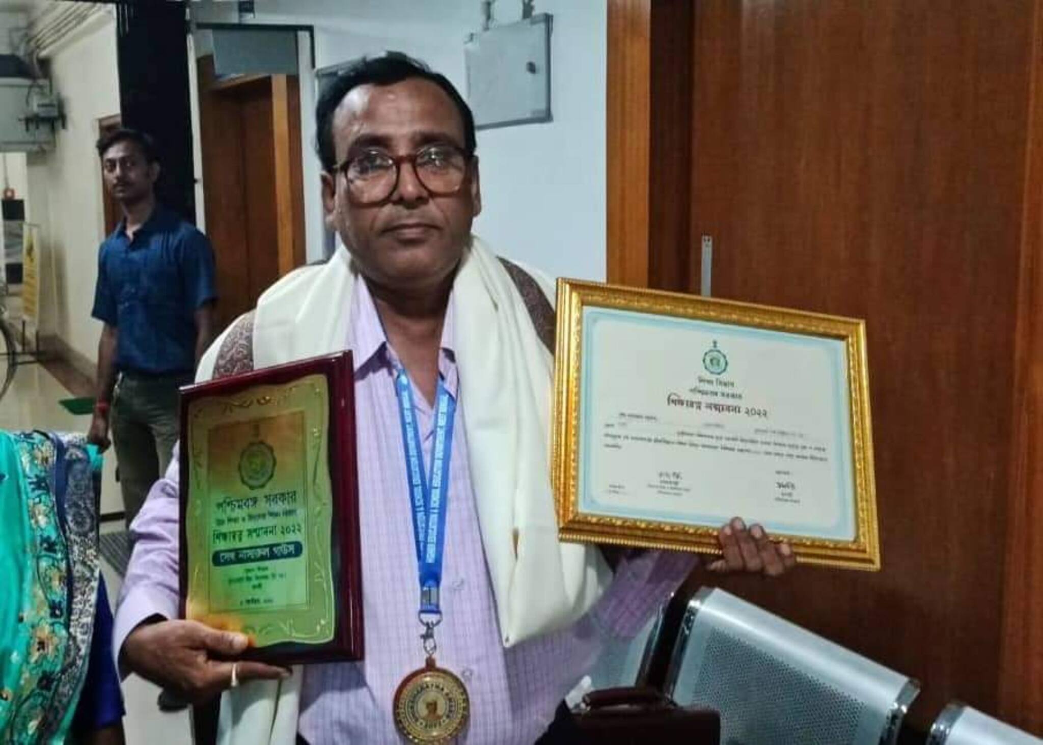 শিক্ষক দিবসে শিক্ষারত্ন পুরস্কার পেলেন হুগলির দুই শিক্ষক