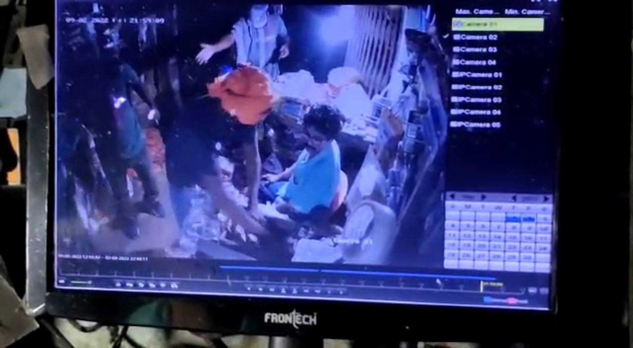 West Burdwan News : আগ্নেয়াস্ত্র দেখিয়ে দুঃসাহসিক ডাকাতির ঘটনা ধরা পড়ল সিসিটিভি-তে