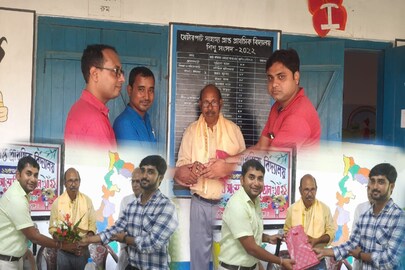 কুড়ি বছর ধরে বিনা পারিশ্রমিকে পড়ান এই শিক্ষক