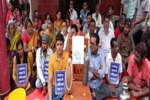 বিশুদ্ধ পানীয় জলের দাবিতে মেদিনীপুর পুরসভায় অবস্থান বিক্ষোভ বিশুদ্ধ পানীয় জলের দাবিতে মেদিনীপুর পুরসভায় অবস্থান বিক্ষোভ