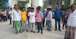 মৃত সিভিক ভলেন্টিয়ারের পরিবারের লোকজন 