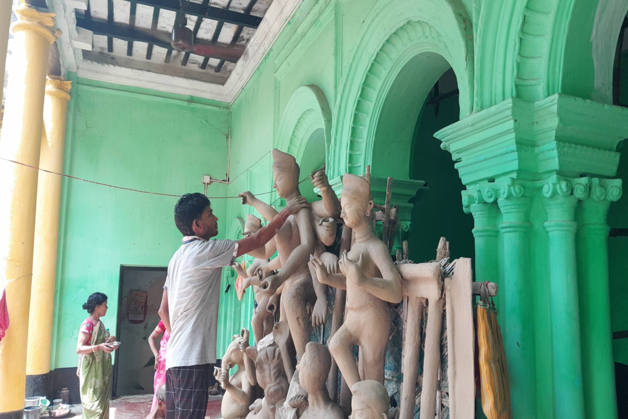 ৩৫০ বছরের পুরনো জয়নগর মিত্র বাড়ির পুজো, জড়িয়ে রয়েছে কাকতালীয় ঘটনা