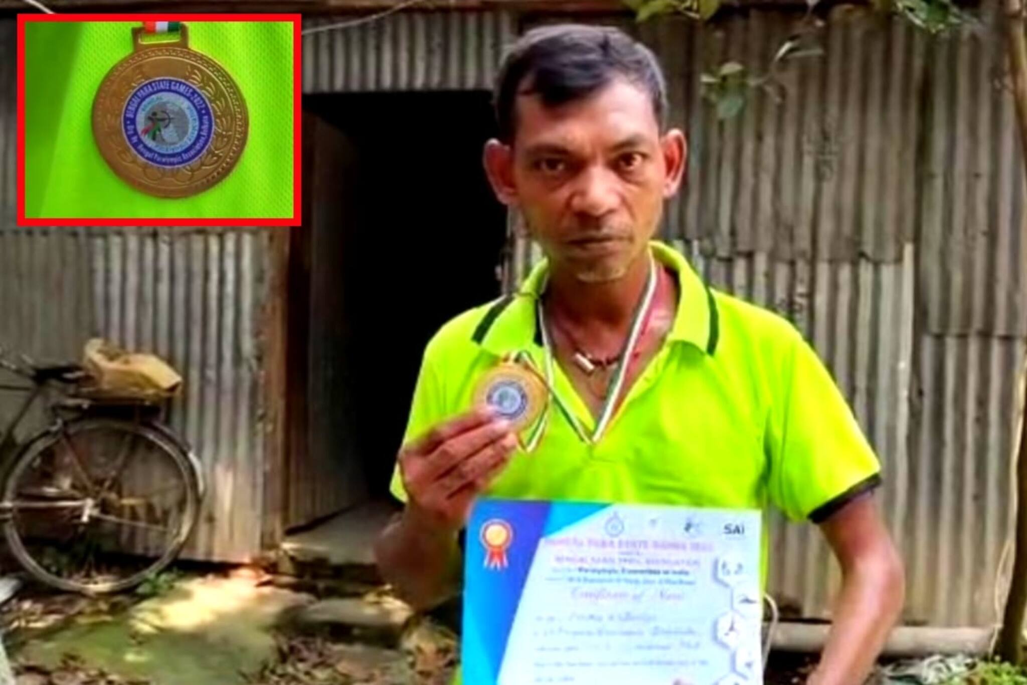 North 24 Parganas News: টিনের বাড়ি, শরীরে রয়েছে প্রতিবন্ধকতা, লটারির টিকিট বিক্রেতা হলেন চ্যাম্পিয়ন