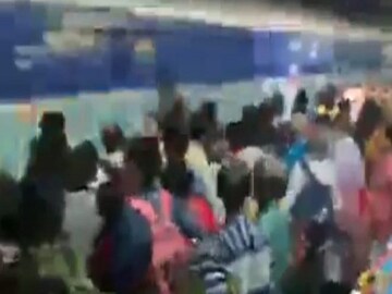 বিজেপির নবান্ন অভিযানে সামাল দিতে উত্তরের জেলা থেকে ট্রেনে করে কলকাতায় কর্মী-সমর্থকরা 