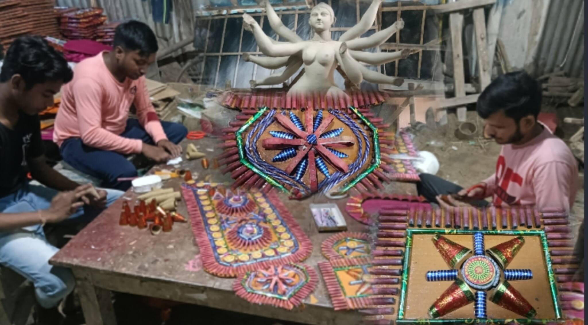 Durga Puja 2022: বাজি দিয়ে তৈরি হচ্ছে দুর্গা প্রতিমা! শব্দ দূষণ রোধের বার্তা দিতে চমক