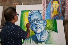 দুর্গা পুজোর মন্ডপ সেজে উঠেছে, যেন আস্ত যামিনী রায় মিউজিয়াম