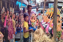 রাত পোহালেই বিশ্বকর্মা পুজো! লাভের আশায় পসরা নিয়ে বসেছেন মৃৎশিল্পীরা রাত পোহালেই বিশ্বকর্মা পুজো! লাভের আশায় পসরা নিয়ে বসেছেন মৃৎশিল্পীরা