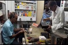 মহালয়ার আগে থেকেই রেডিওর দোকানে ভিড় নদিয়ায়! মহালয়ার আগে থেকেই রেডিওর দোকানে ভিড় নদিয়ায়!
