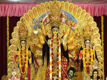 মনিরামবাটি জমিদারবাড়ি পুজোর ধুনো পোড়ানো দেখতে আজও অগণিত উৎসাহী ভিড় করেন