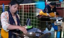 স্বামীর মৃত্যুর পর অকূল পাথারে, চপ ভেজে শিশুসন্তানকে বড় করছেন দশভুজা অনিতা স্বামীর মৃত্যুর পর অকূল পাথারে, চপ ভেজে শিশুসন্তানকে বড় করছেন দশভুজা অনিতা